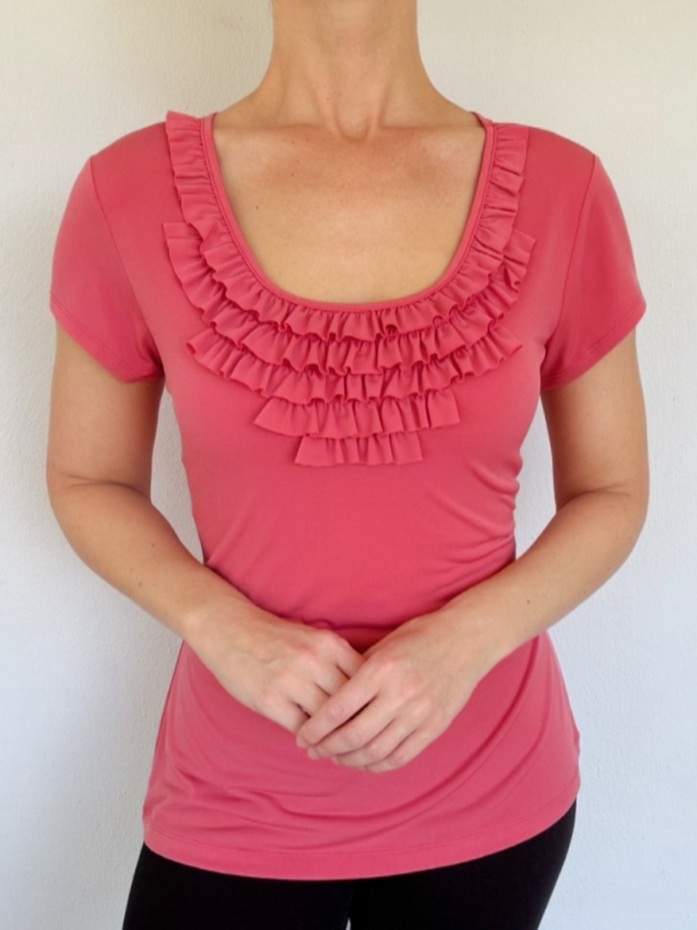 Vintage Suzie coral pink ruffle scoop neck stretchy short sleeve tee size medium